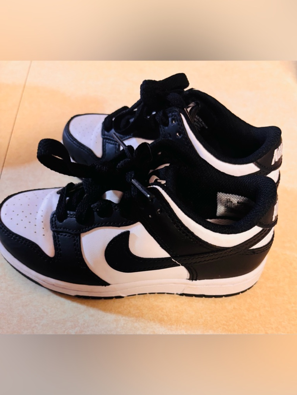 Kids 11C Nike Youth Dunk Low Panda Black & White - Picture 3 of 3